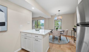 3 CANTERBURY Sq 402, Alexandria, VA 22304