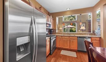 6 Waverly Ct, Algonquin, IL 60102