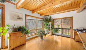 40 Indian Ladder Dr, Altamont, NY 12009