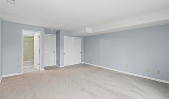 1872 Ridgeview Circle Dr, Ballwin, MO 63021