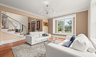 9715 SINGLETON Dr, Bethesda, MD 20817