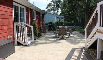 25 Beechnut Dr, Johnston, RI 02919
