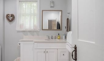22 Brayton Rd, Smithfield, RI 02917