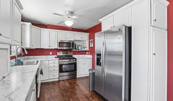 523 Maplewood Dr, Antioch, IL 60002