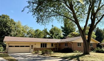 1626 Crestwood Cir, Ames, IA 50010