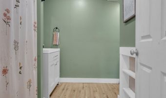 24 Center St, Augusta, ME 04330