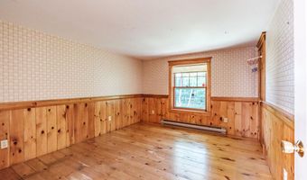 4 Pineway Dr, Auburn, ME 04210