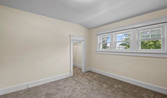126 YALE St, Green Bay, WI 54303