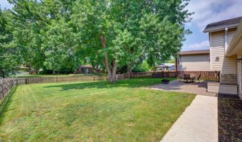 223 W Tanglewood Dr, Arlington Heights, IL 60004