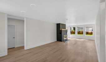 16 Larboard St, Beachwood, NJ 08722