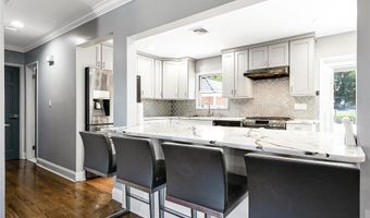 3 Grant Ave, Albertson, NY 11507