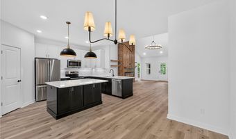 4 McGaugh Dr, Bella Vista, AR 72714