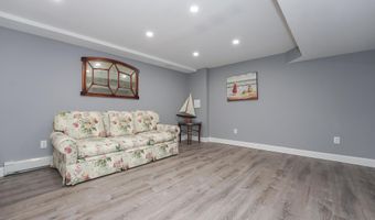 240 Oak St, Centerville, MA 02632