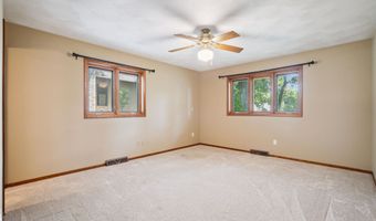 1108 2nd St SW, Dyersville, IA 52040