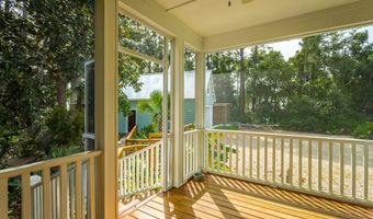 109 Bay Colony Way, Apalachicola, FL 32320
