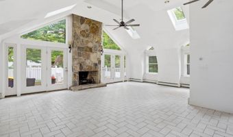 7 Page Rd, Bedford, MA 01730