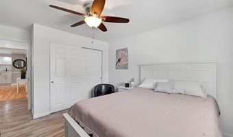 806 Hollyridge Dr, Ballwin, MO 63011