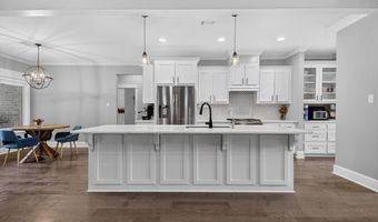 7725 S Shoreline Blvd, Benton, AR 72019