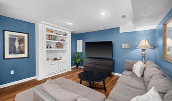 535 COLECROFT Ct, Alexandria, VA 22314
