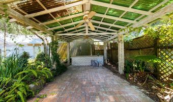 34 7th St, Apalachicola, FL 32320