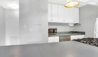 1 SILVERWOOD Cir 8, Annapolis, MD 21403