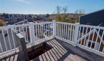 14 Lee Ave, Newport, RI 02840