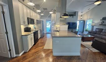 7327 Oak Knoll Dr, Indianapolis, IN 46217