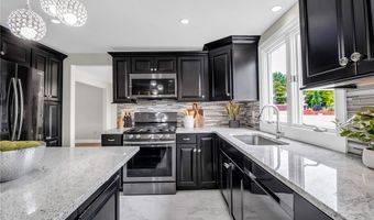 10 San Mateo Ct, Amherst, NY 14051