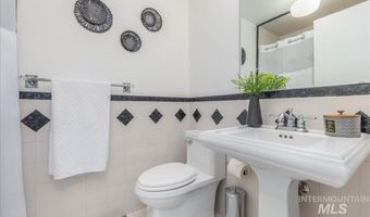 4955 N Bitterbrush Dr, Boise, ID 83703