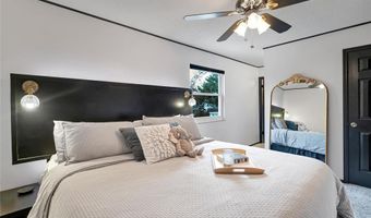 225 Vistaoak Ct, Ballwin, MO 63021