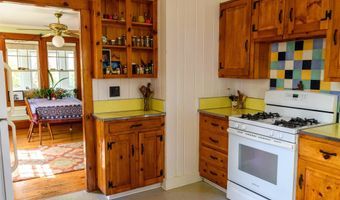 117 Oak Grove Ave, Brattleboro, VT 05301
