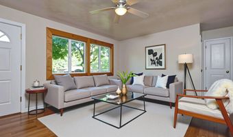 308 S Rinker Ave, Aurora, MO 65605