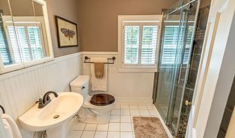 461 Circle Dr, Abingdon, VA 24210