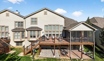 295 Meadowbrook Country Club Est, Ballwin, MO 63011