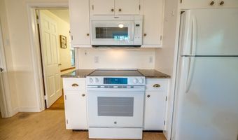 18 Plum Tree Rd, Amherst, MA 01002