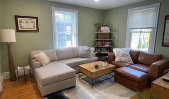 35 Elm St B, Newport, RI 02840