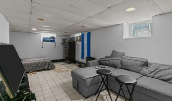 21 Slocum St, Newport, RI 02840