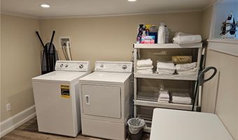 209 Coggeshall Ave, Newport, RI 02840