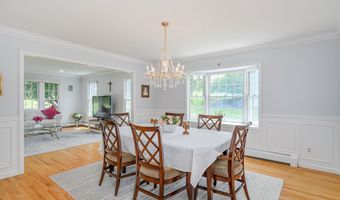 20 Laura Dr, Danbury, CT 06811