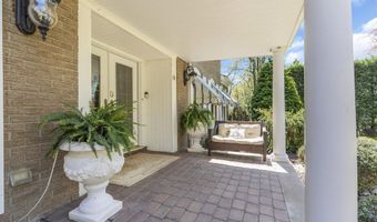 14 Bunker Hill Dr, Middletown, NJ 07748
