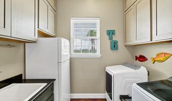 100 Dolphin Ct, Aransas Pass, TX 78336