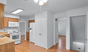 8223 TREEBROOKE Ln, Alexandria, VA 22308