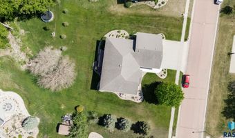 608 N Riverwood Cir, Brandon, SD 57005