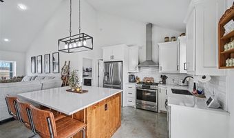 2011 County Road 1590, Alvord, TX 76225