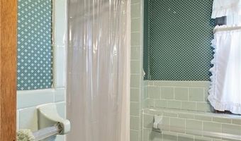 18 Continental Dr, Middletown, RI 02842