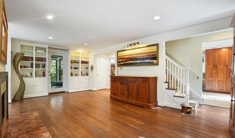 7105 WILSON Ln, Bethesda, MD 20817