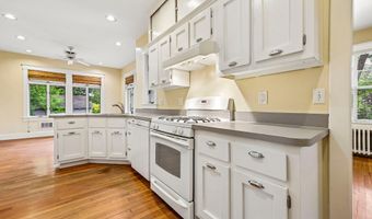 526 N IVY St, Arlington, VA 22201