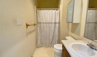 515 Ponds Edge Ln, Allentown, PA 18104