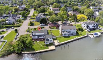 20 Bayview Ln, Amityville, NY 11701