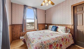 405 N Main St, Alma, WI 54610